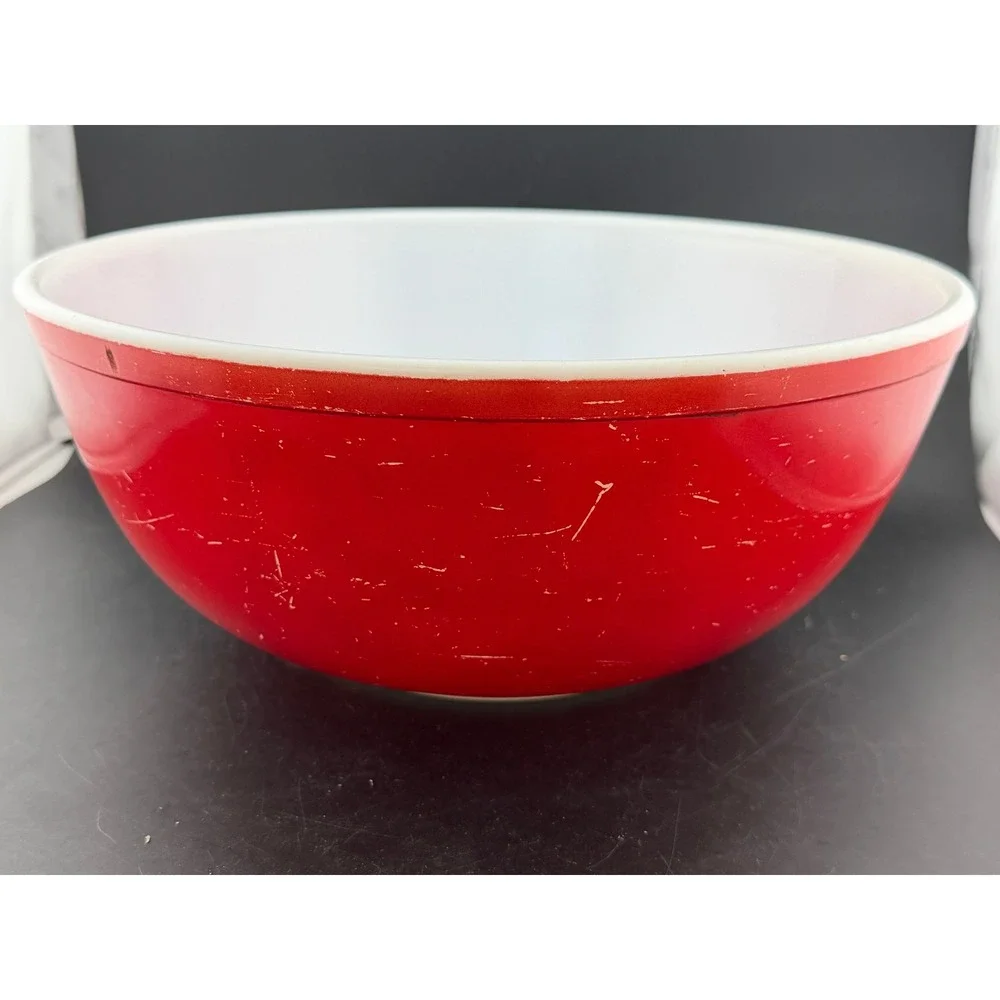 Vintage Pyrex Primary Colors Mixing Bowls: 4qt Red 404 and Yellow, Set of 2